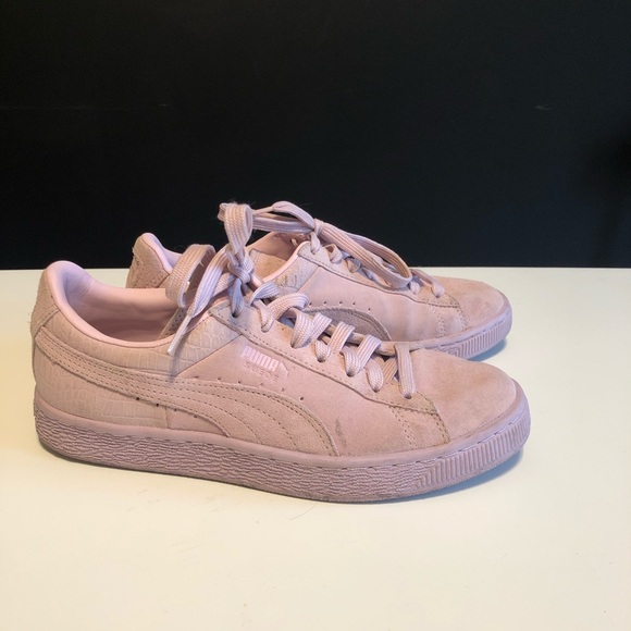 pastel pink pumas